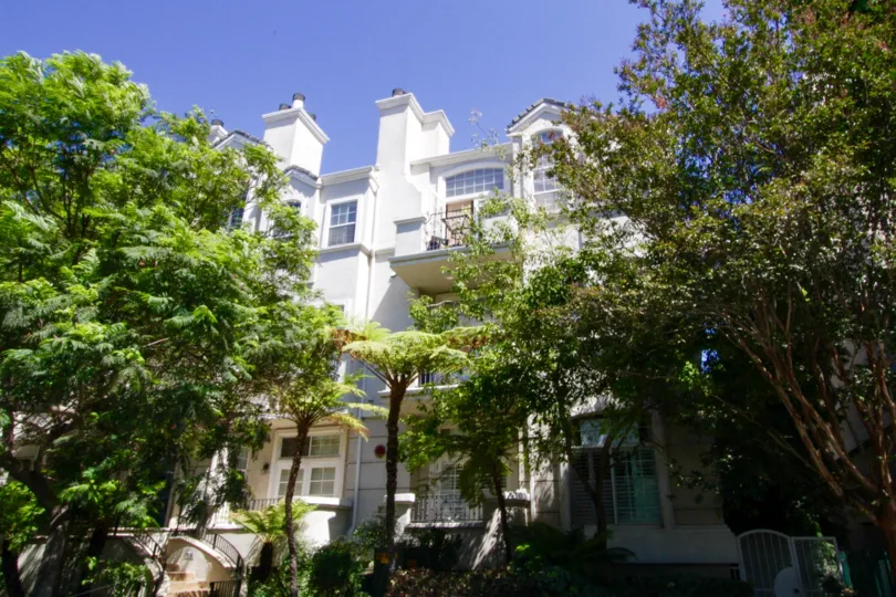 Montana Villas condos in Brentwood