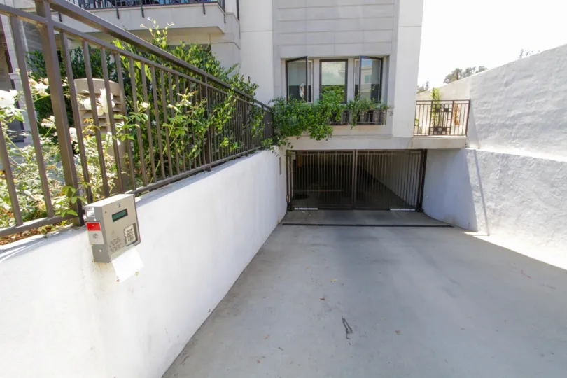 Cosmopolitan Brentwood offers subterranean parking