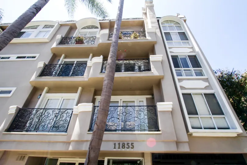 Villa Cezanne condos in Brentwood