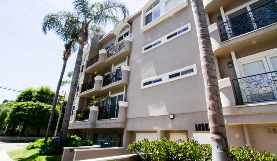Villa Cezanne is a beautiful condo building in Brentwood