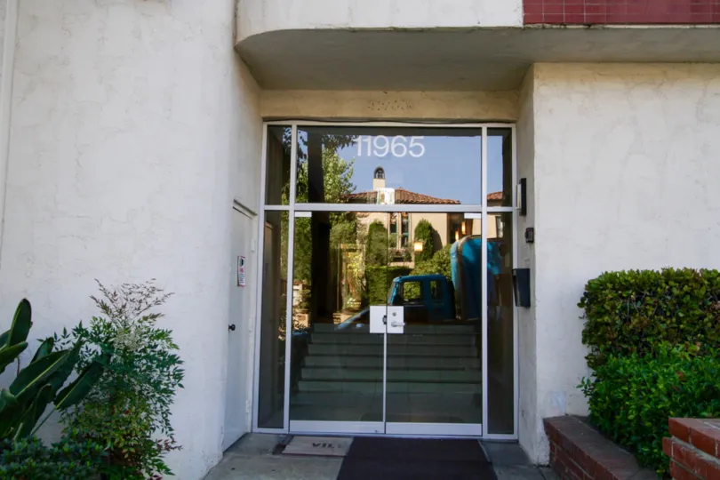 Glass double door entrance to the Villa Florenze condos