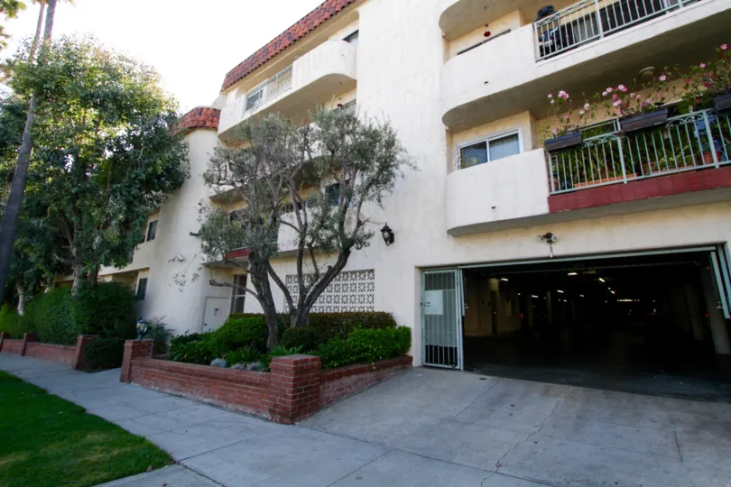 The Villa Florenze is a midrise condo building