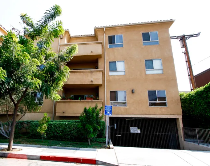 The balconies at 1515 Grismer Ave in Burbank California