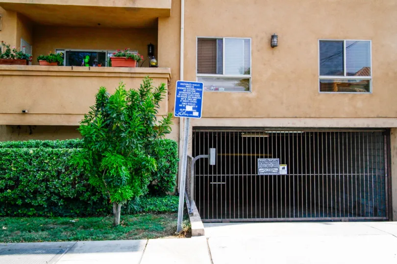 The parking for 1515 Grismer Ave