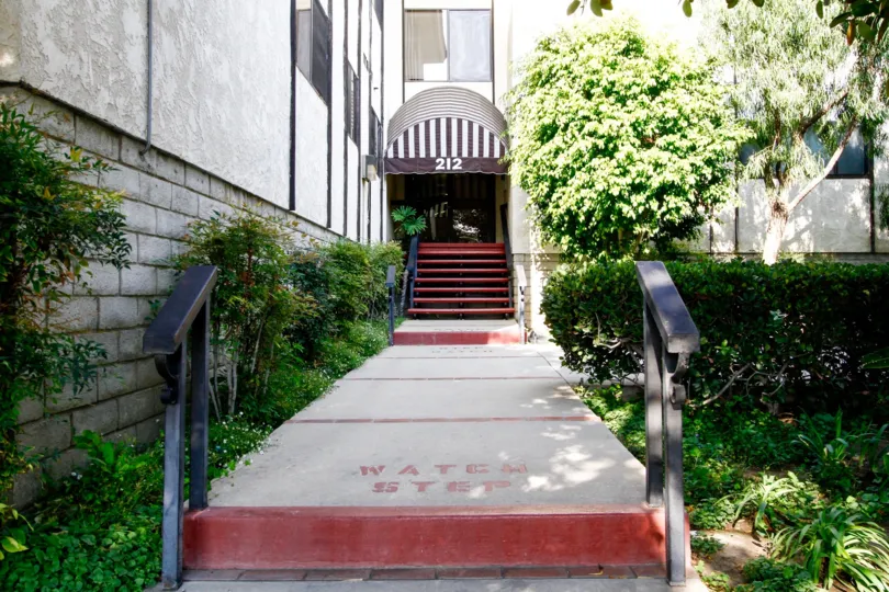 The entryway up to 212 N Valley St in Burbank California