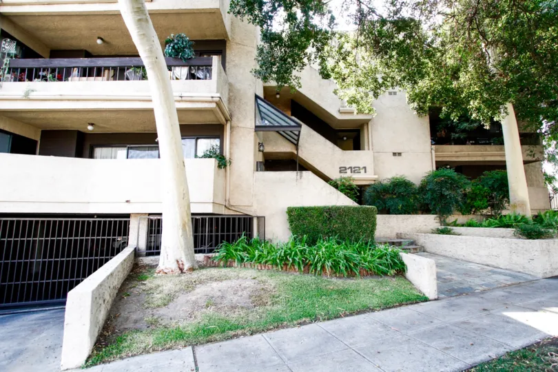 The building at 2121 Scott Rd in Burbank California