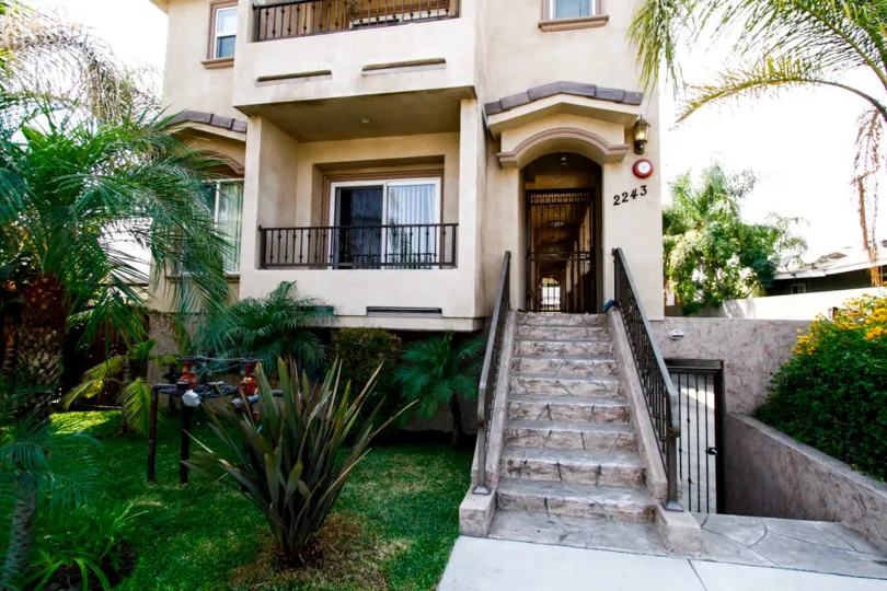 The entrance into 2243 N Buena Vista St