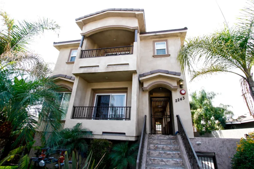 The balconies at 2243 N Buena Vista St in Burbank California