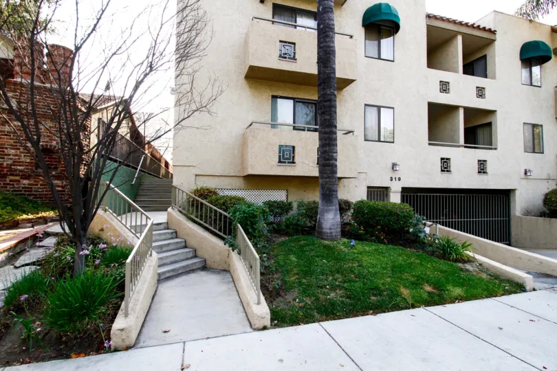 The sidewalk leading up to 319 N Hollywood Way
