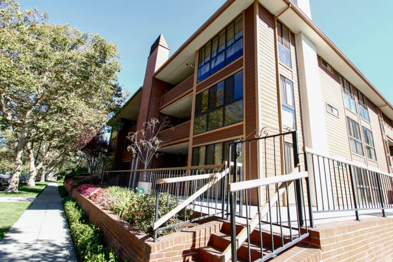 The walkway up to 3200 W Riverside Dr