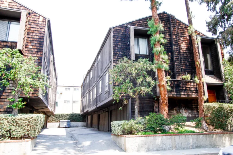 The drive between buidlings at 336 N 5th St