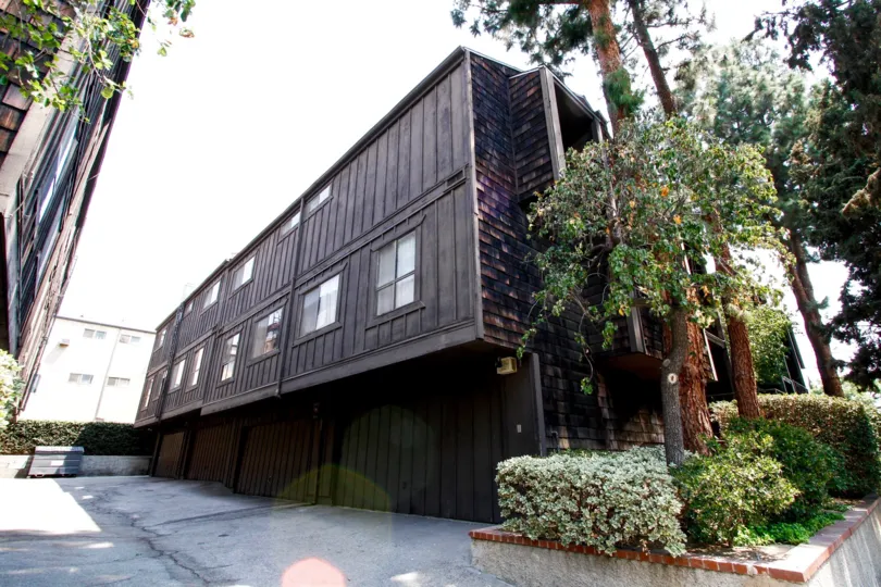The building at 336 N 5th St