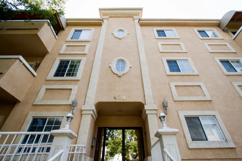 The building at 428 E Santa Anita Ave in Burbank California
