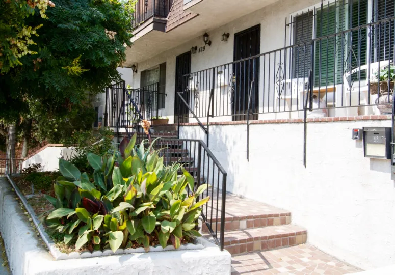 The entrance into 429 E Providencia Ave in Burbank California