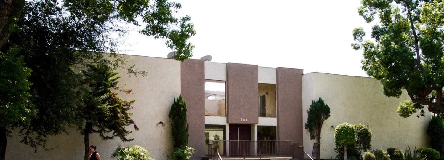 The entrance into 444 Verdugo Ave in Burbank California