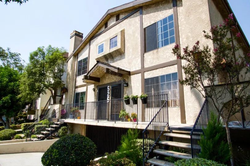 The building at 525 E Verdugo Ave in Burbank California