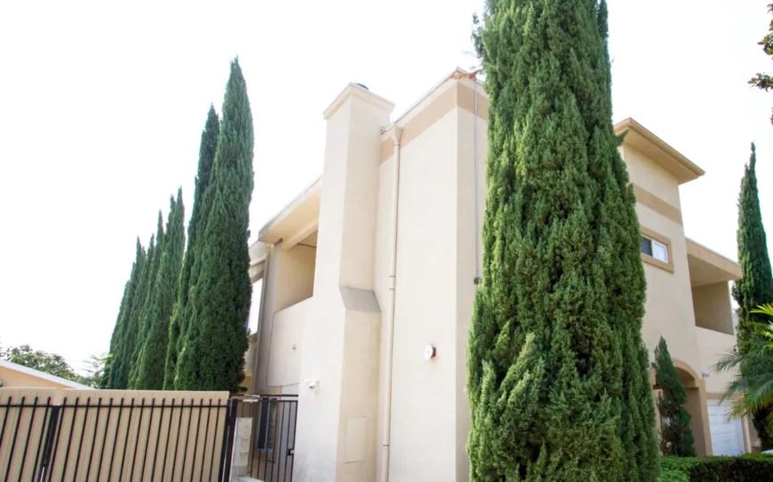 The building at 528 E Cedar Ave in Burbank California