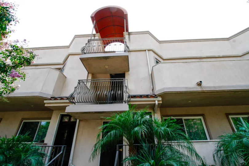 The balconies at 572 E San Jose Ave