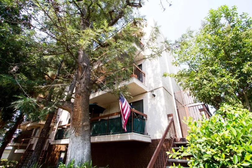 The balconies at 619 E Elmwood Ave