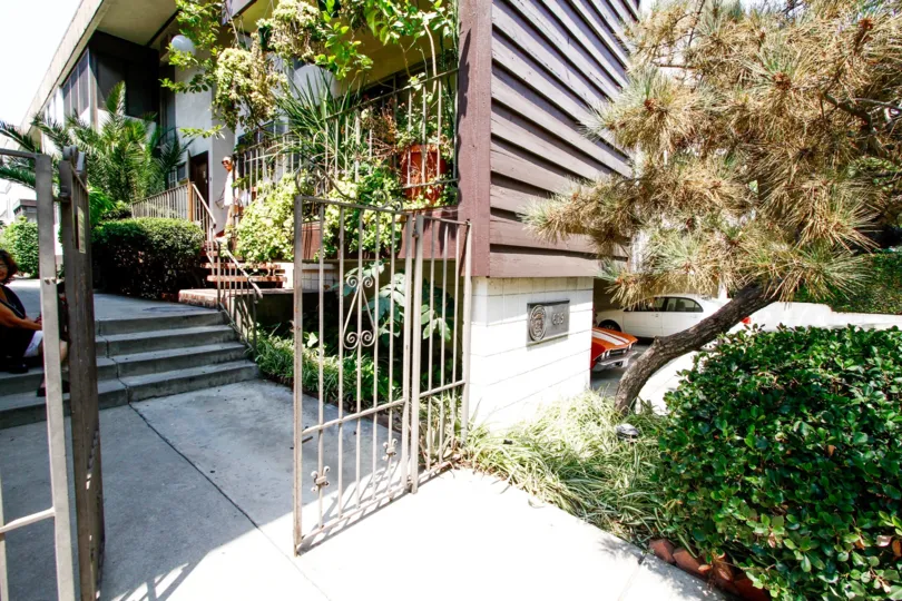 The entryway up to 619 E Olive Ave in Burbank California