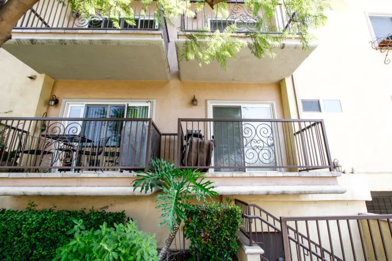 The balconies at 626 E Orange Grove Ave