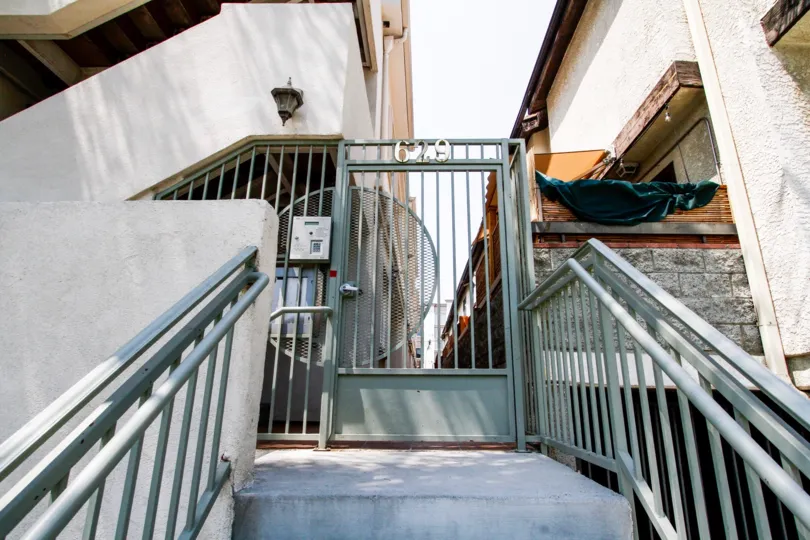 the gate into 629 E Angeleno Ave