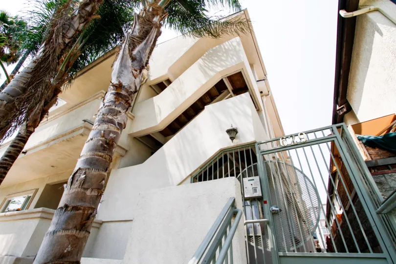 The building at 629 E Angeleno Ave