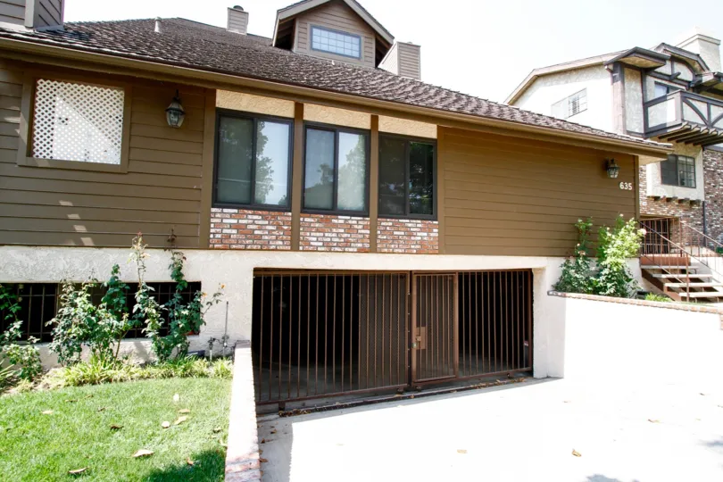 The parking for 635 E Magnolia Ave