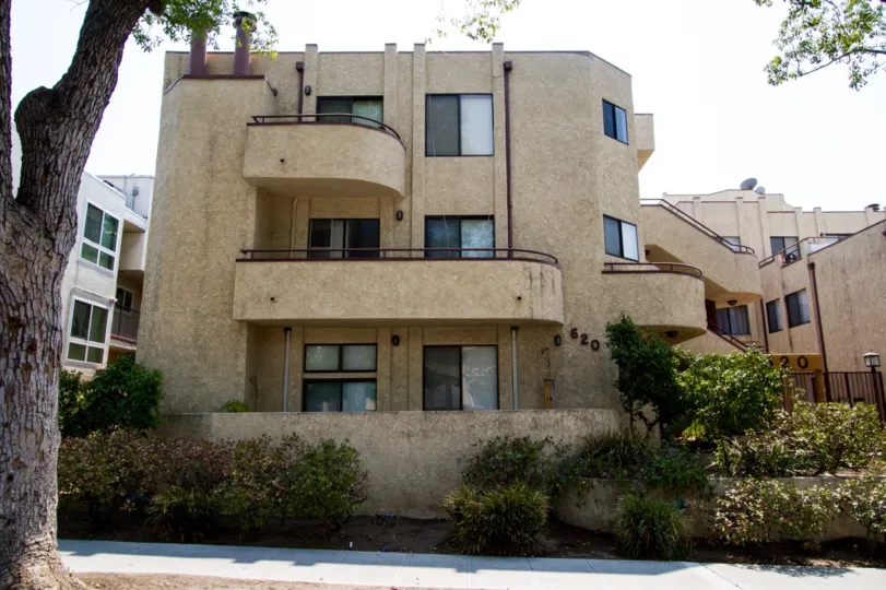 The Angeleno Townhomes building in Burbank California