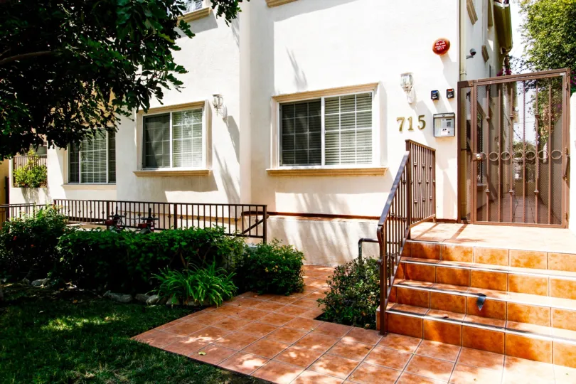 The entrance into Angeleno Villas