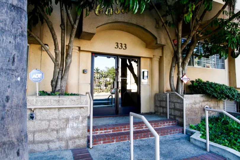 The entrance into Casa Eva I in Burbank California