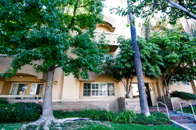 The landscaping around Casa Eva I in Burbank California