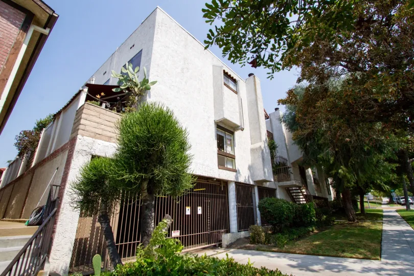 The landscaping at Cedar Ave Townhomes in Burbank California