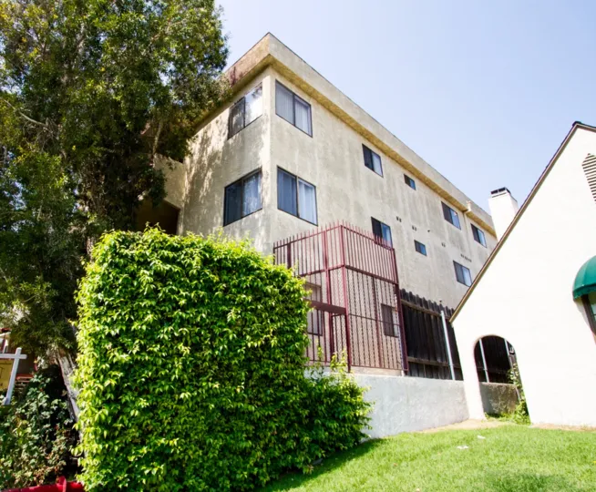 The landscaping around Elmwood Villas