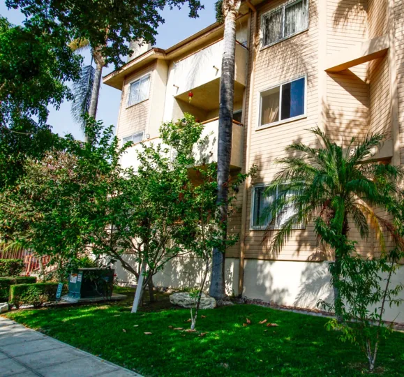 The landscaping around Fairview Homes in Burbank California