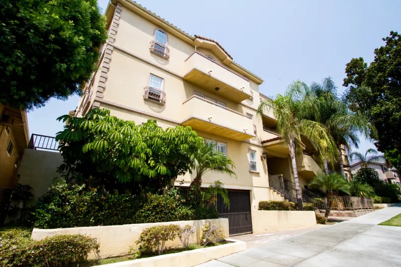 The balconies at the Magnoolia Rose in Burbank California