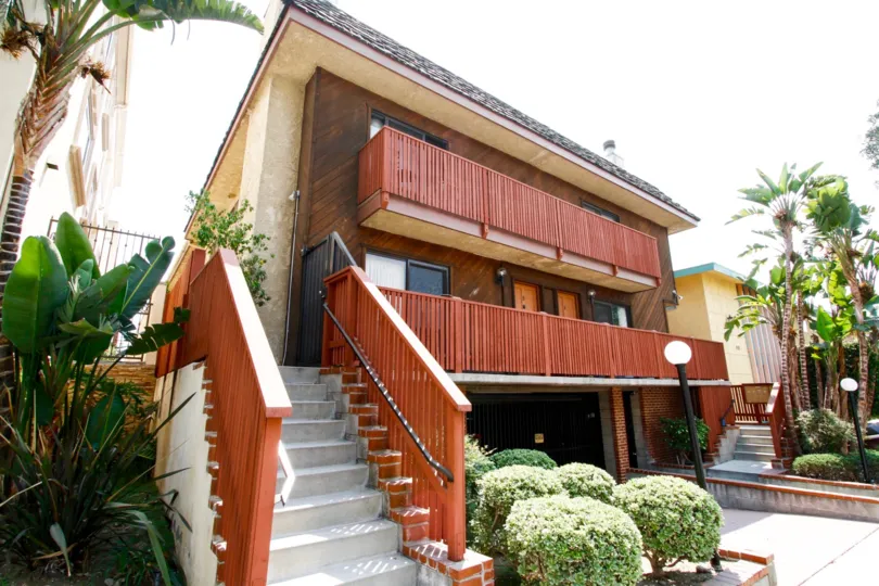 The Palm Townhomes building in Burbank California
