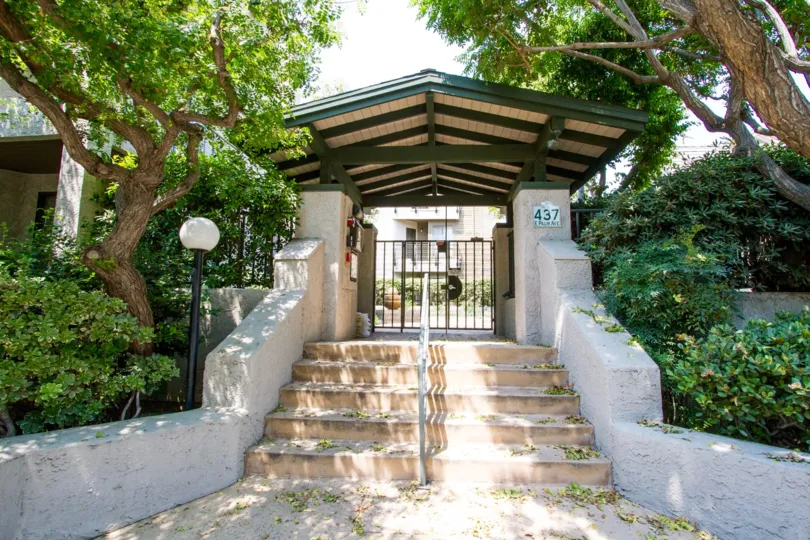 The entryway into Palm Village in Burbank California