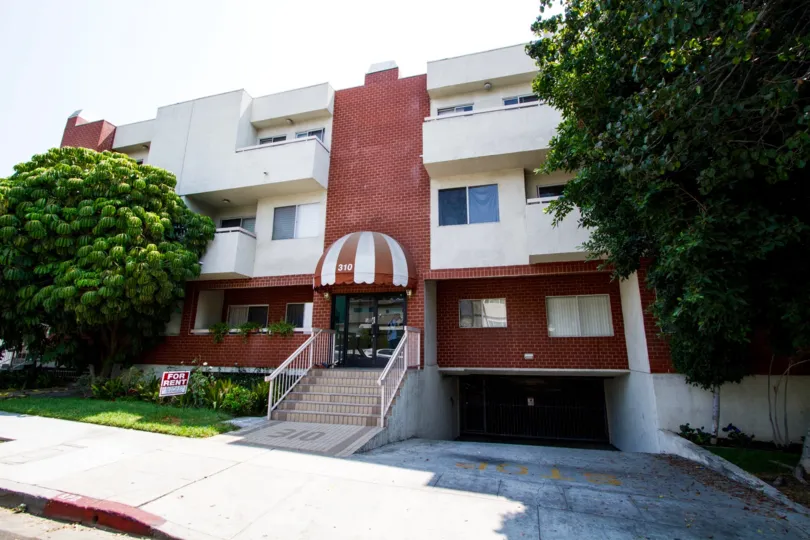 The parking for Providencia Gardens