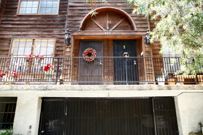 The entrance into San Jose Villas in Burbank California
