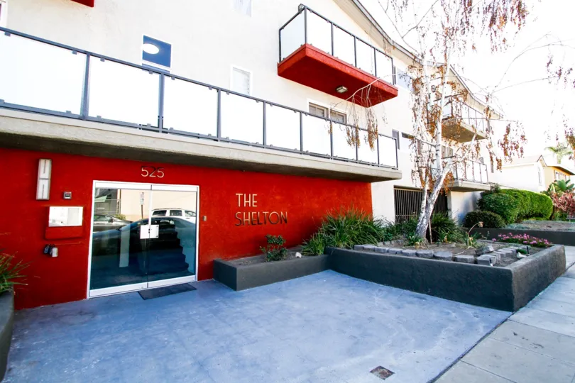 The entryway into Shelton Manor in Burbank California