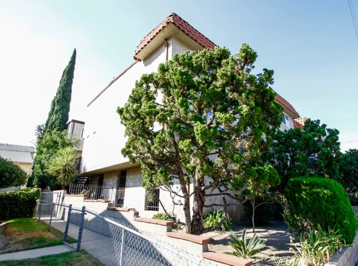 The Sunrise Manor buildind in Burbank California