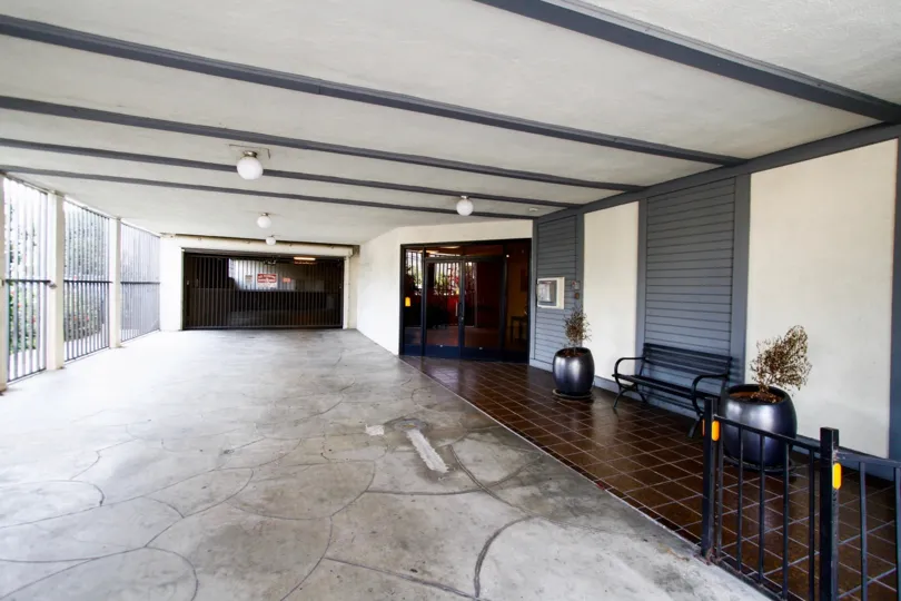 The foyer of The Toluca Lake on Rose