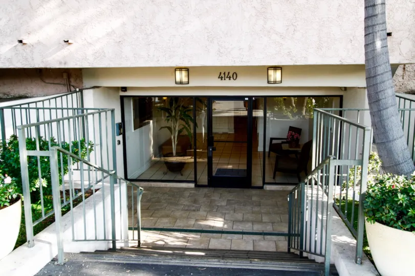 The entrance into Toluca Lakeside Terrace in Burbank California