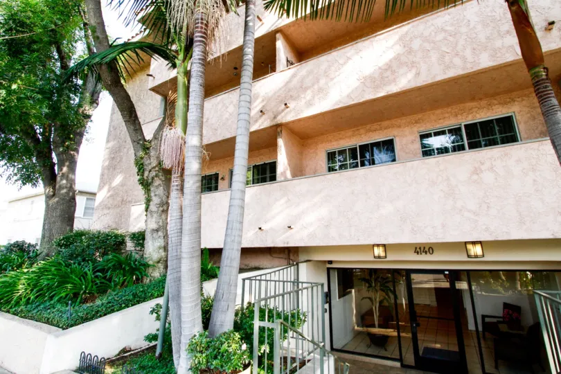 The balconies at the Toluca Lakeside Terrace