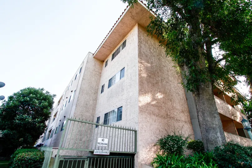 The Toluca Lakeside Terrace building