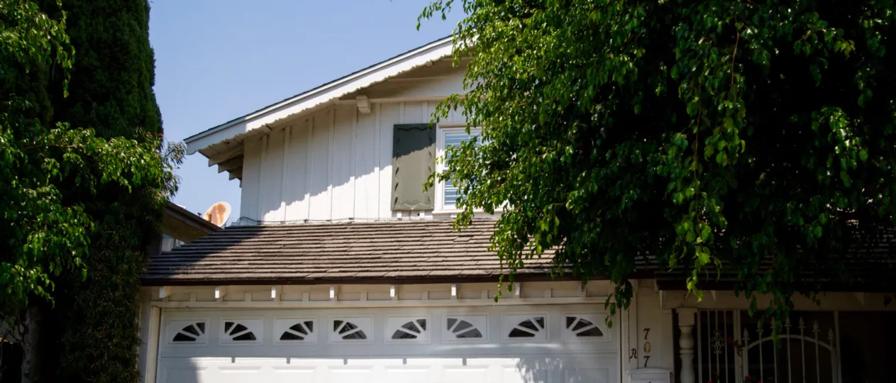 The garage for parking at Tujunga Rustic in Burbank California