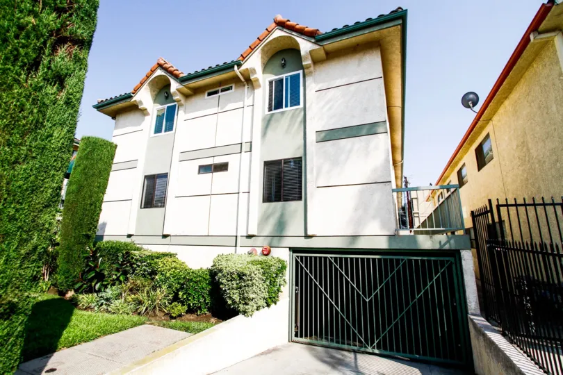 The parking for Tujunga Villas in Burbank California