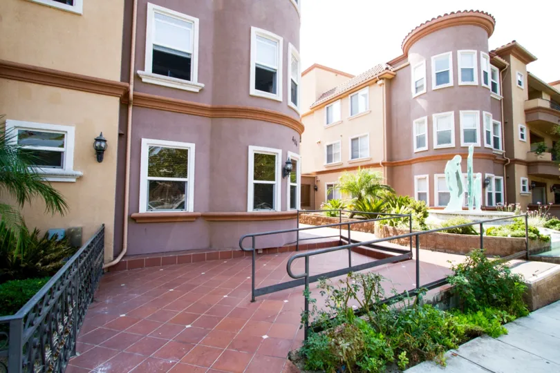 The walkway through Valencia Court