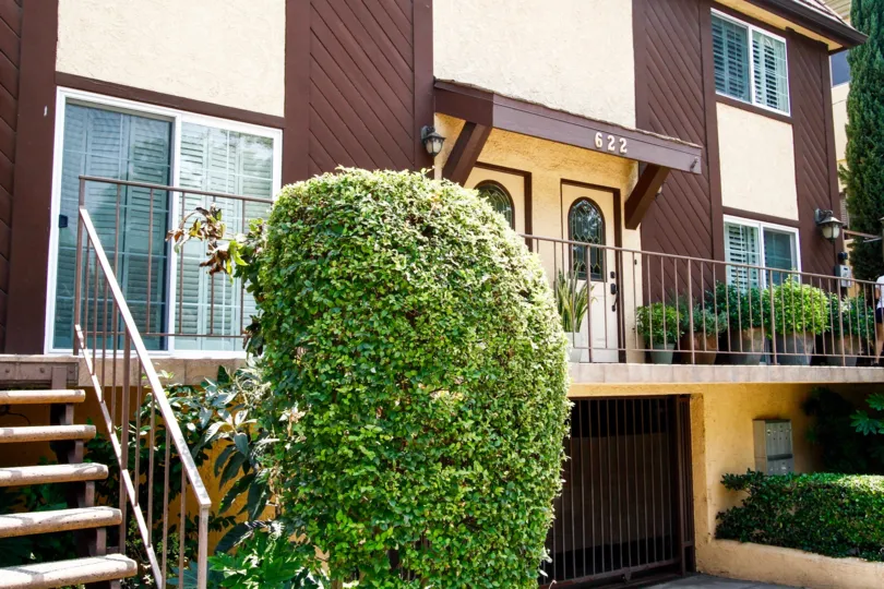 The entrance into Villa Palm Condominiums